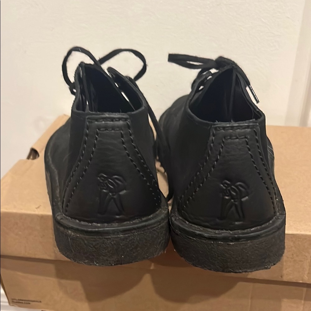 Clarks Black Chukka Boots Suede Minimalist - Picture 4 of 5